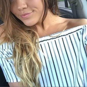 doe and rae Tops - Black and white off the shoulder top doe and rae Tops - Black and white off the shoulder top